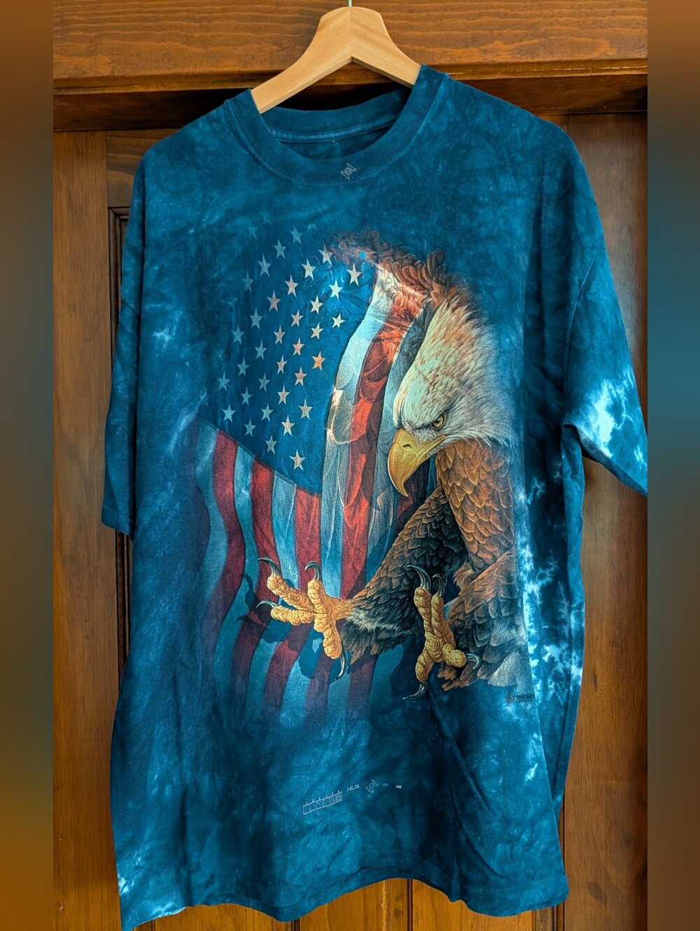 The Mountain American Patriotic Bald Eagle Graphic Tee in Navy Blue